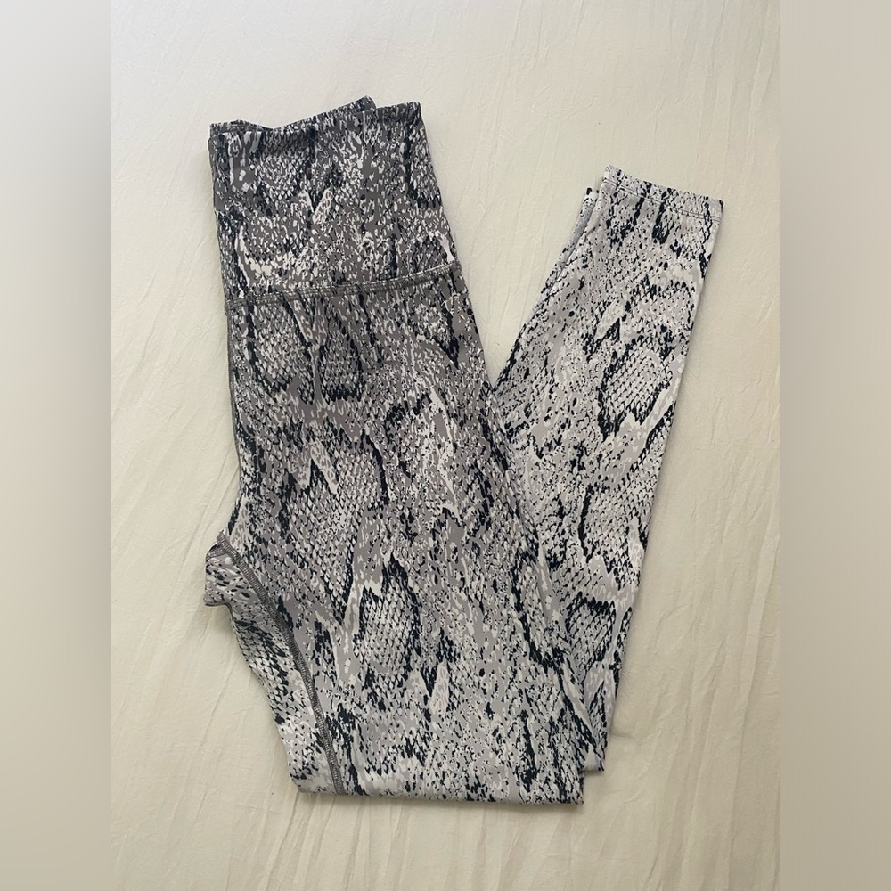 Beyond Yoga Ombre Snake High Waisted Midi Legging
